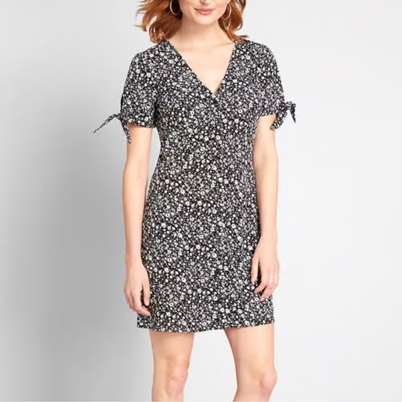 New ModCloth Just Gotta Have It Mini Dress Black flowers - Picture 1 of 7